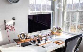 How to decorate a bedroom desk