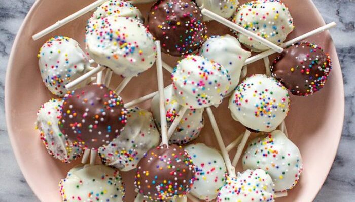 How to Make and Decorate Cake Pops: A Step-by-Step Guide