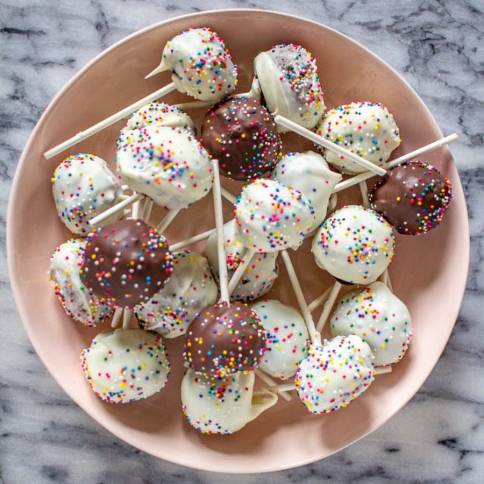 How to make and decorate cake pops