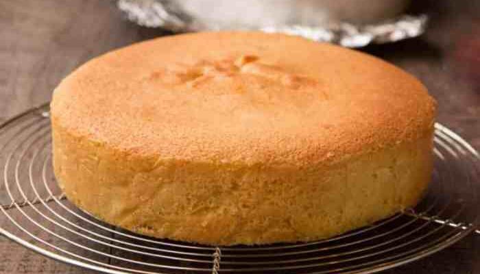 How to Ice and Decorate a Sponge Cake: A Step-by-Step Guide