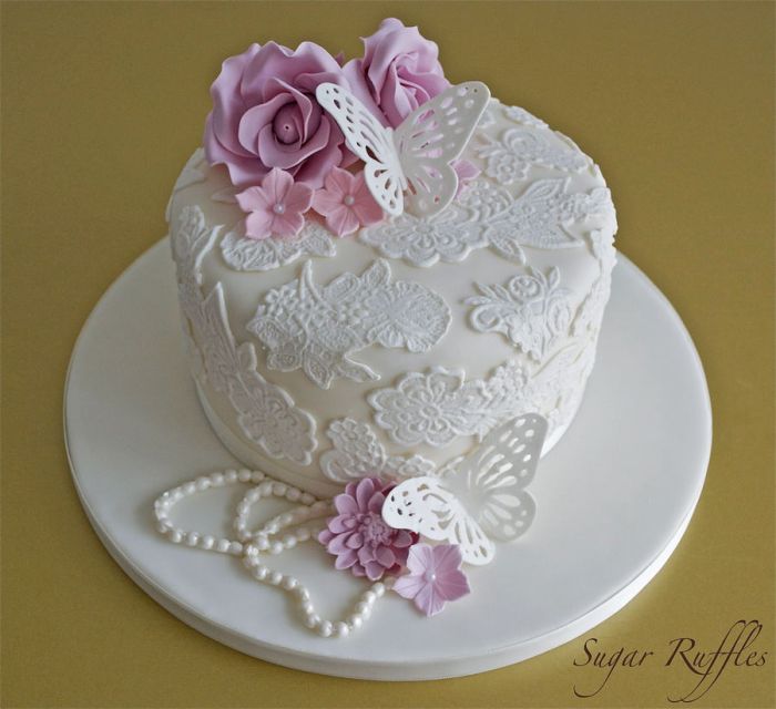 How to lace decorate a cake