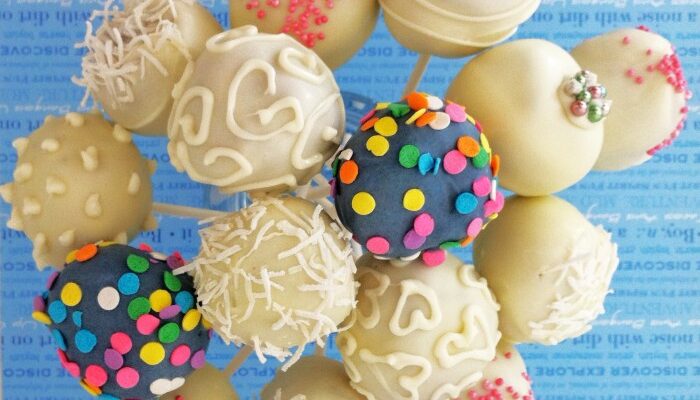 How to Make and Decorate Delicious Cake Balls