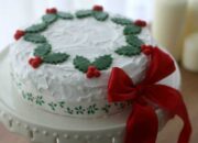 How to Decorate a Christmas Cake