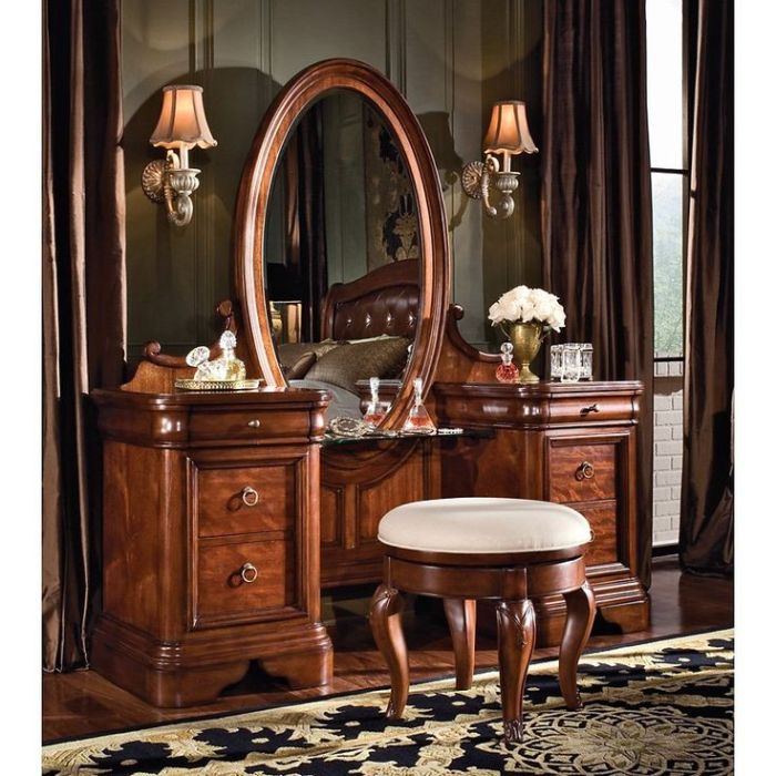 How to decorate a bedroom vanity