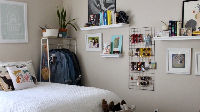 How to arrange and decorate a small bedroom