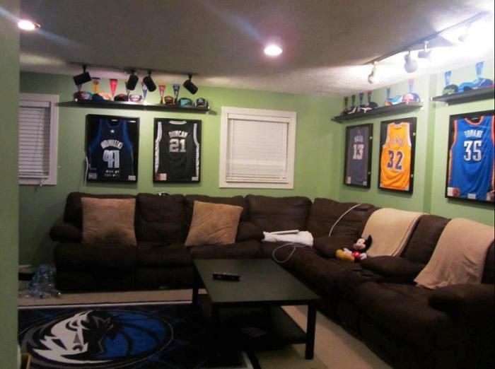 How to decorate a sports room