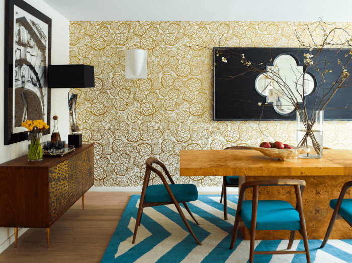 How to decorate a room with wallpaper