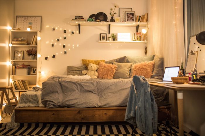 How to decorate your small dorm room